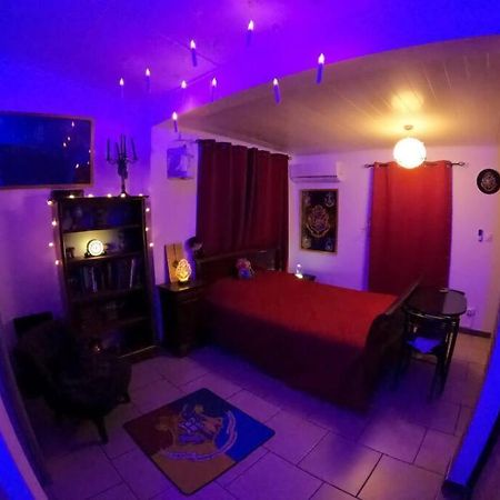 La Chambre Des Sorciers - Logement Independant サント・マリー エクステリア 写真